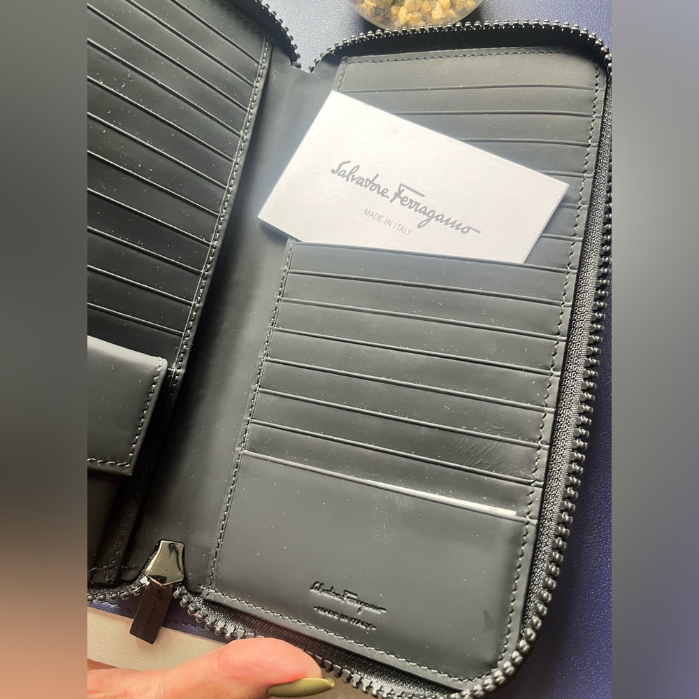 NWT Salvatore Ferragamo dual zip leather Gancini wallet w/gift bag - Picture 7 of 14